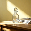 Frasco de perfume de vidrio transparente con tapón redondo para uso en aromaterapia en el hogar