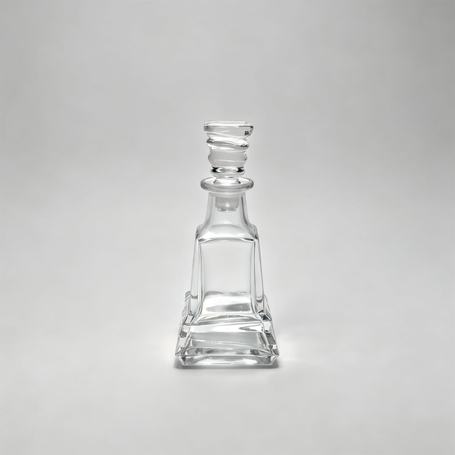 Botella de vidrio transparente con forma de pirámide con tapón especial, cristalería de productos químicos para cosméticos y perfumes